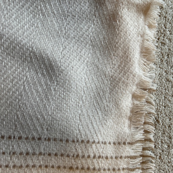 Poncho or cape - Picture 3 of 3